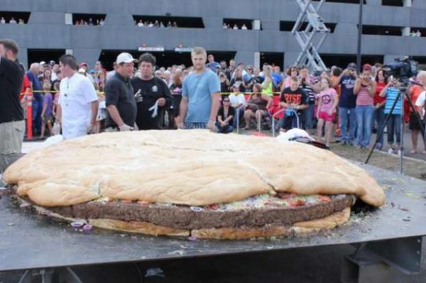 largest burger.jpg