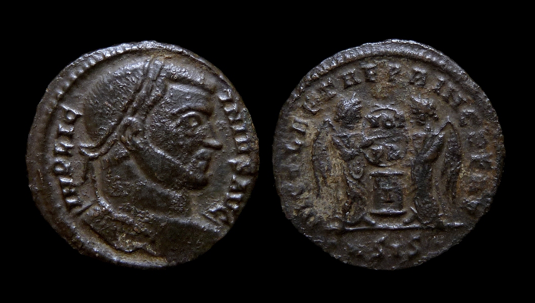 Licinius - 2 Victories 702.jpg