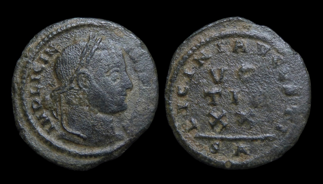 Licinius - Vota no Wreath Arles 2392.jpg