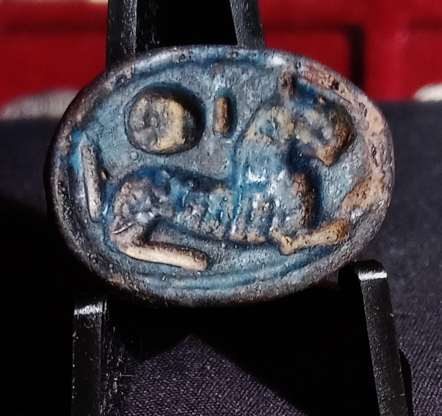 Lion & sun disk scarab underside 4.jpg