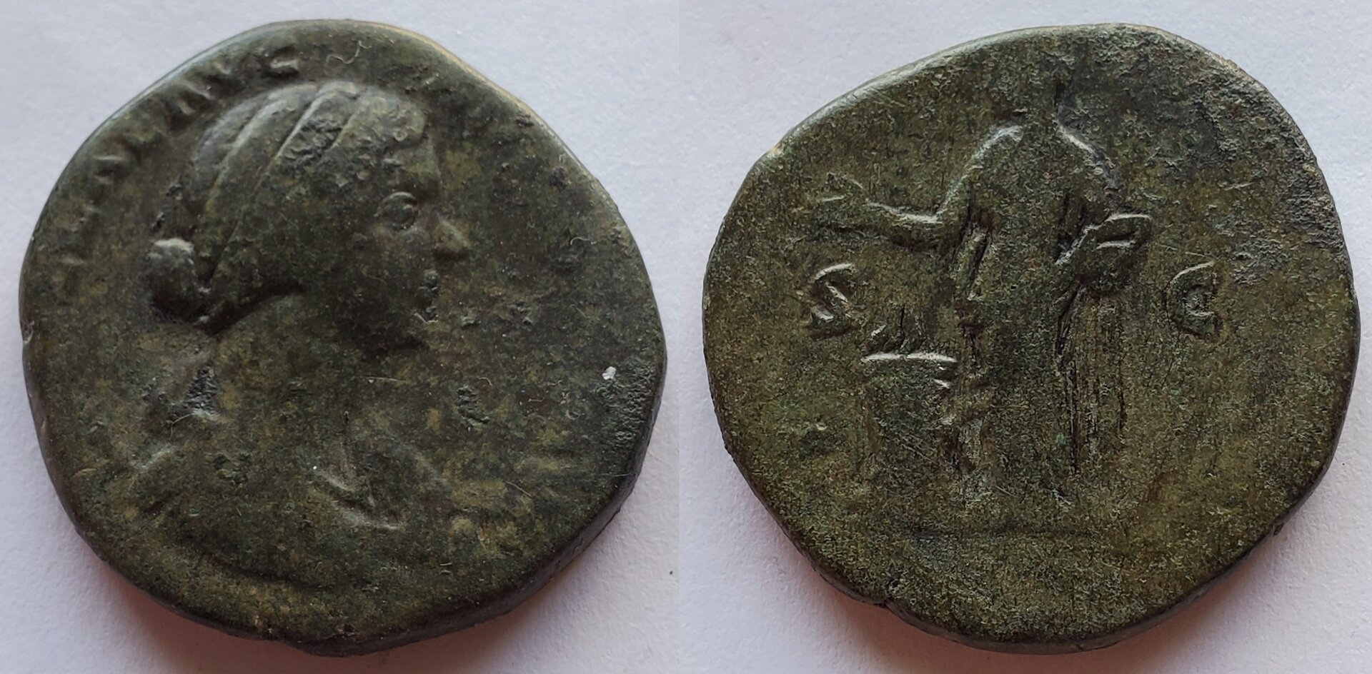 Lucilla AE sestertius Pietas.jpg