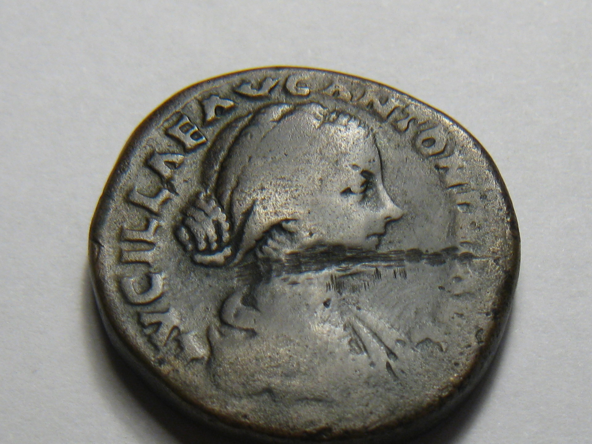 Lucilla Sestertius 001.JPG