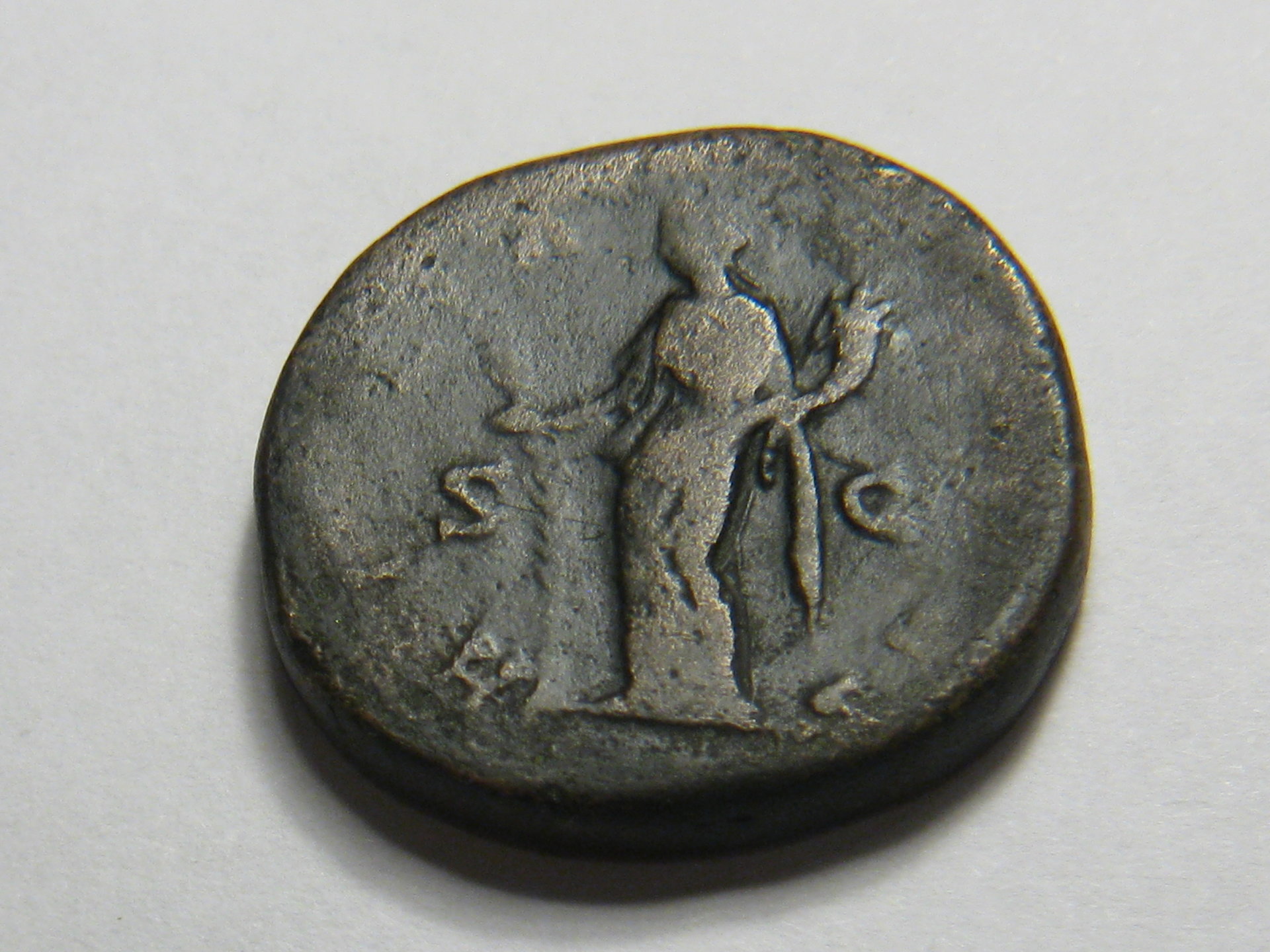 Lucilla Sestertius 002.JPG