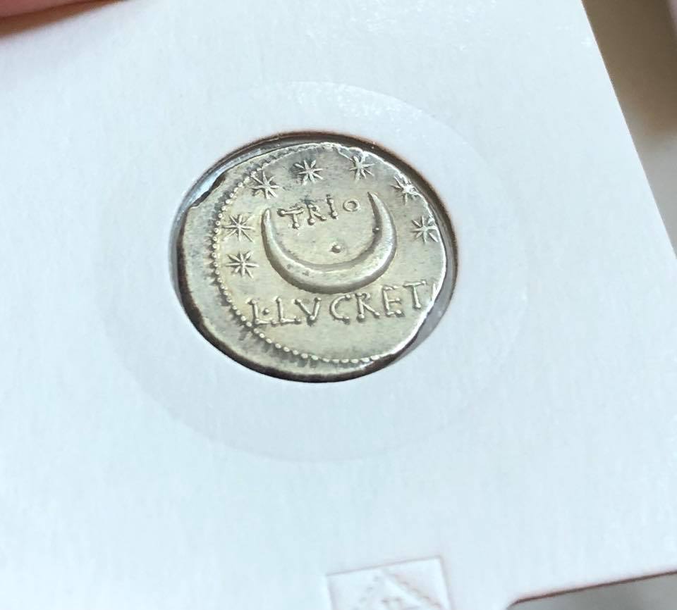 lucreti denarius 1.jpg