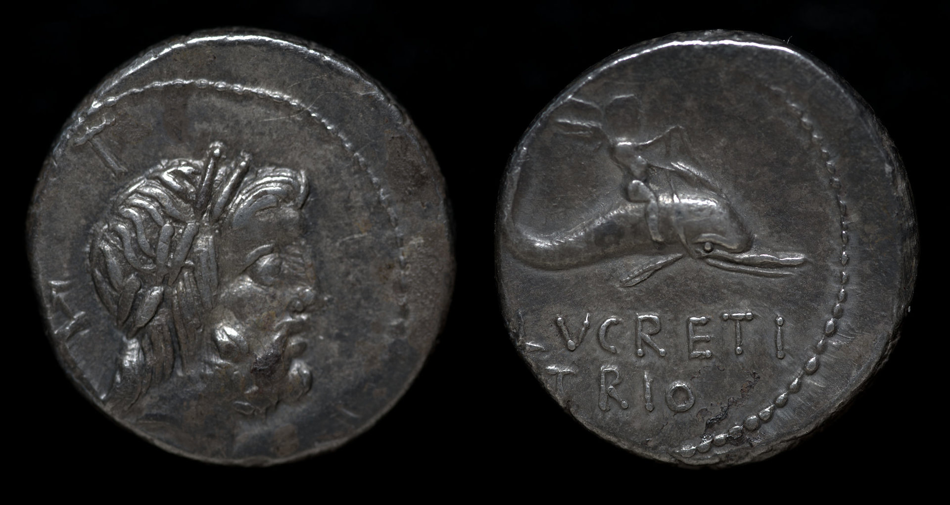 Lucretius Trio denarius.jpg