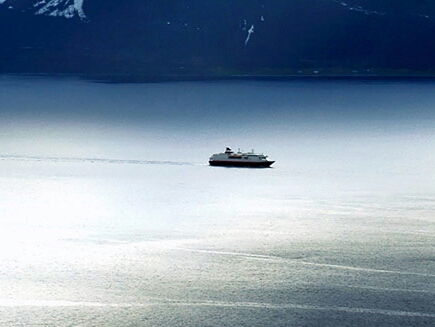 LyngenAlps_EN-US13157293318_1366x768-1.jpg