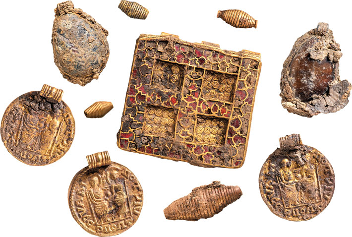 MA23_England_Medieval_Jewelry-.jpg
