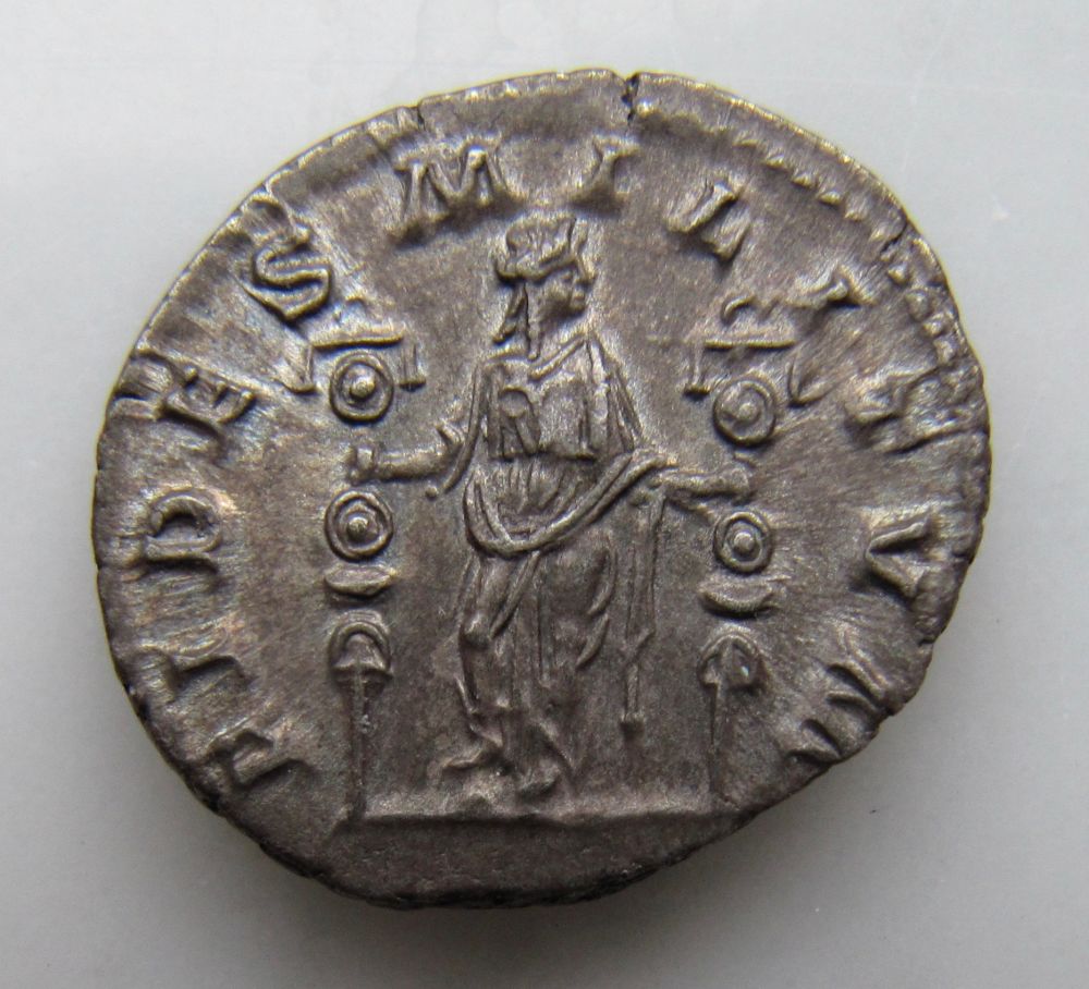 Macrinus Denarius Rev - 1_opt.jpg