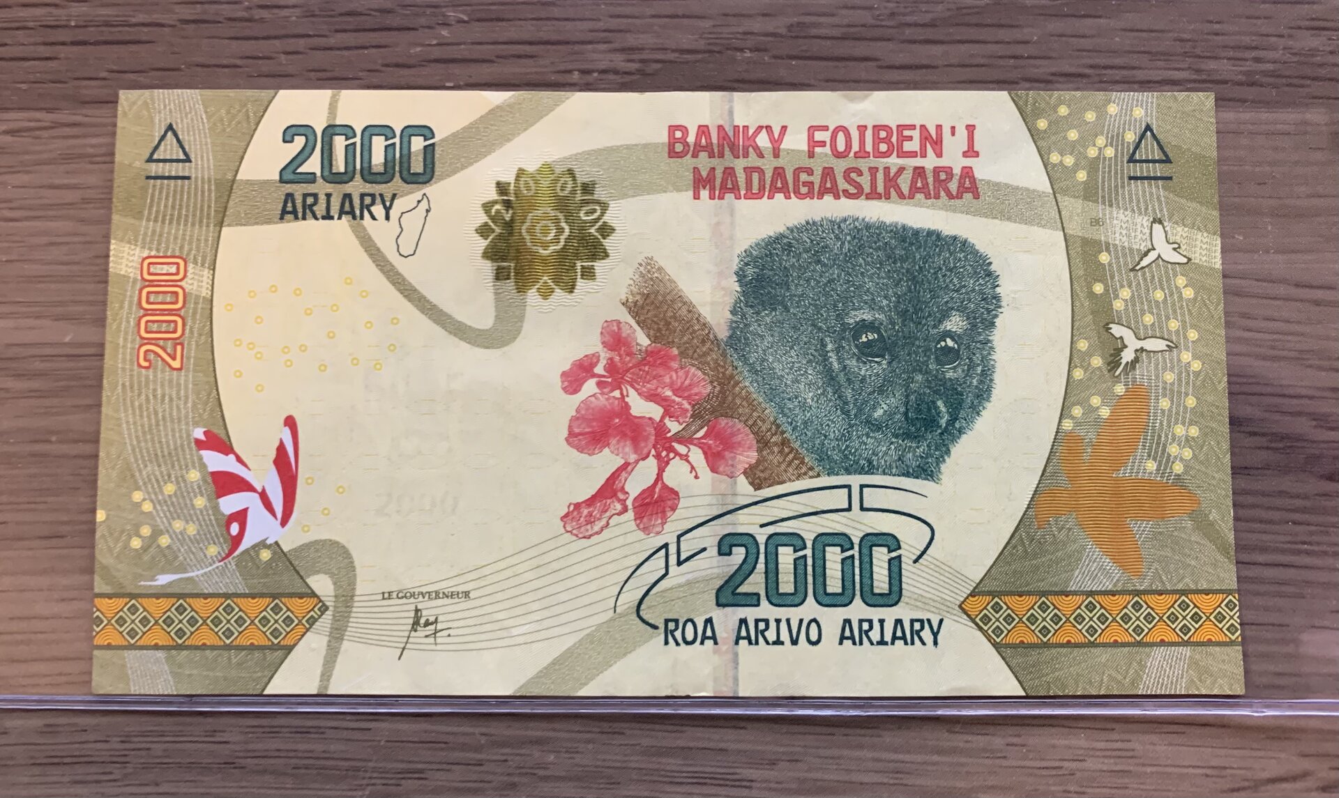 Madagascar 2000 Ariary Reverse.jpg