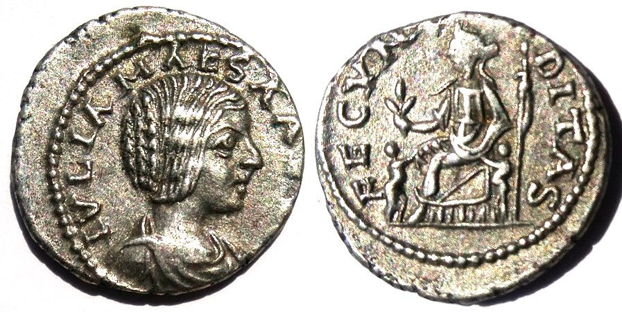 Maesa Fecunditas seated.jpg