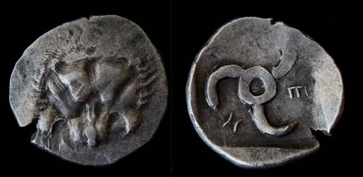 Magna Graecia – Lykien, Dynast Mithrapata, 1:6 Stater, Löwenskalp:Triskele.png