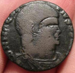 Magnentius AE Centenionalis Large Chi-Rho a.jpg