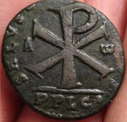 Magnentius AE Centenionalis Large Chi-Rho b.jpg