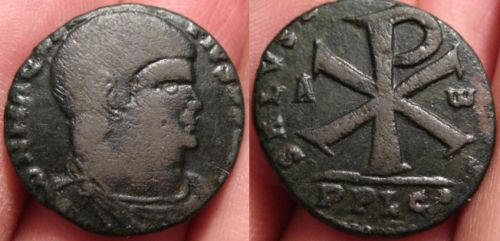 Magnentius AE Centenionalis Large Chi-Rho.jpg