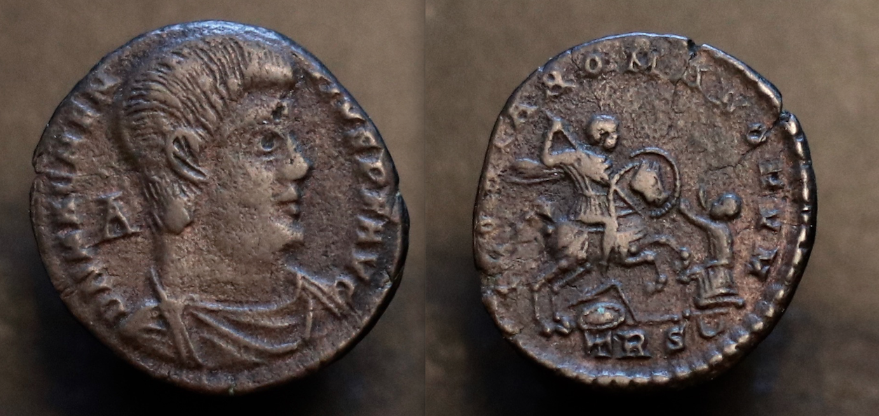Magnentius RIC VIII Trier  271 S.png