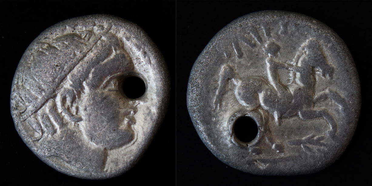 Makedonien – Philip II, 1:5 Tetradrachme, Apollo und Reiter.png