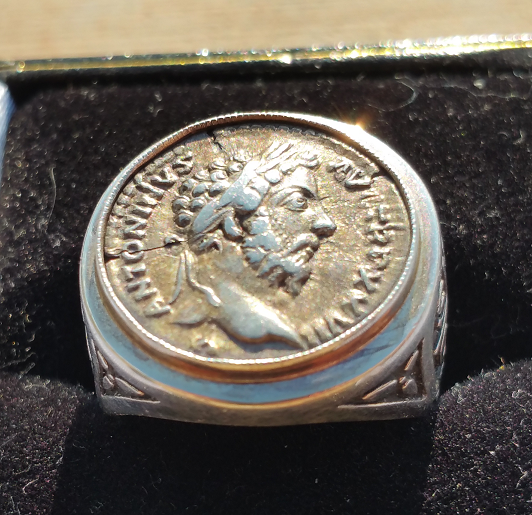 Marcus Aurelius Ring Tilt.png