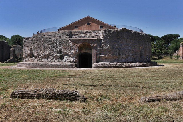 mausoleum-romulus-640x426.jpg