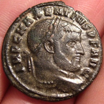 Maxentius AE Follis aa.jpg