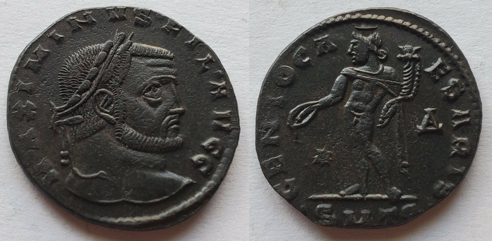 Maximinus II FIL AVGG Thessalonica genio.jpg