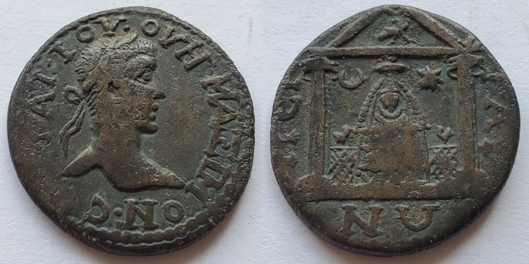 Maximus caesar ae24 6 92 temple.jpg