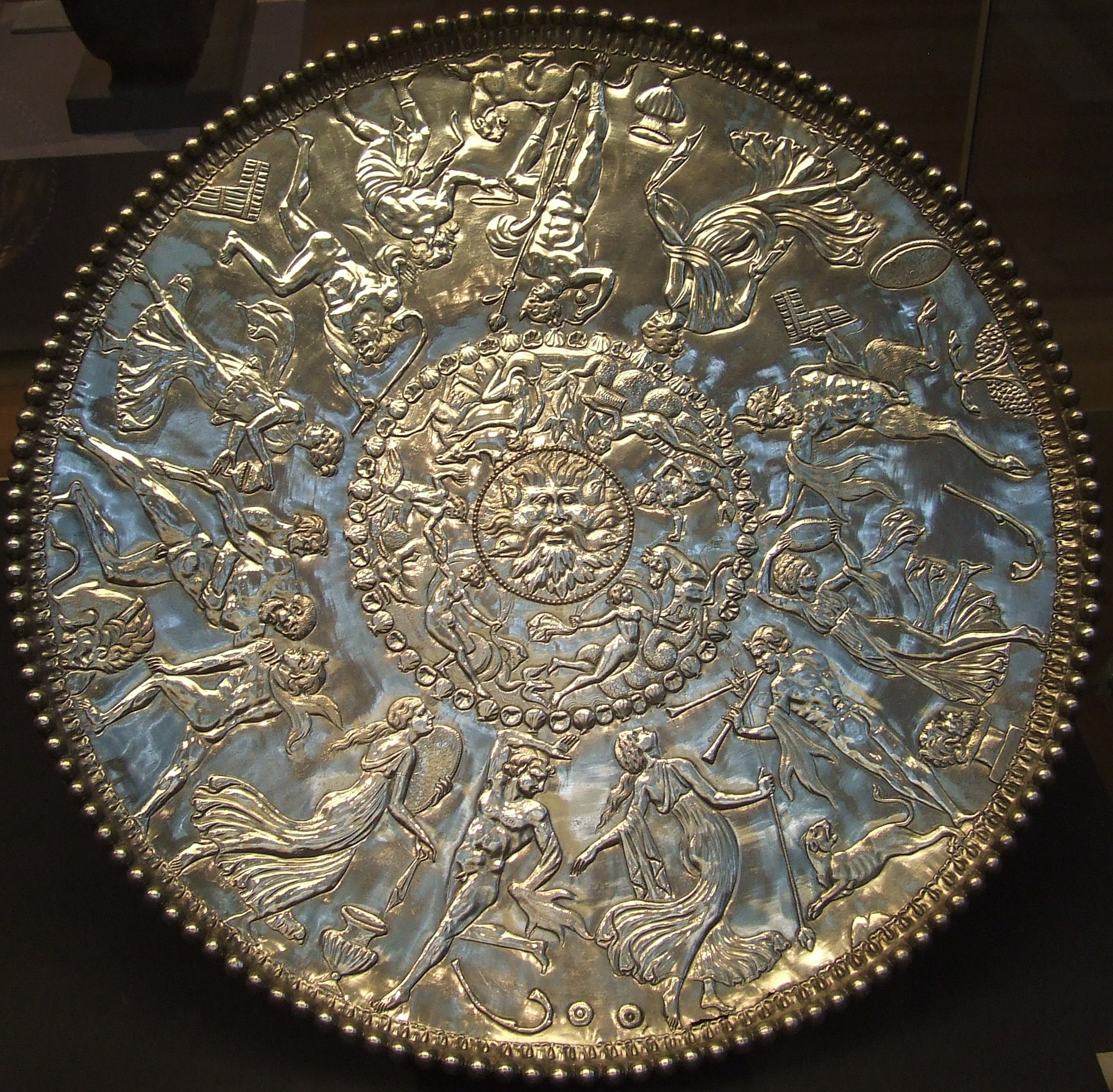 Mildenhall Treasure Great Dish 4thC 60.5cm 8.256Kg - BM.jpg