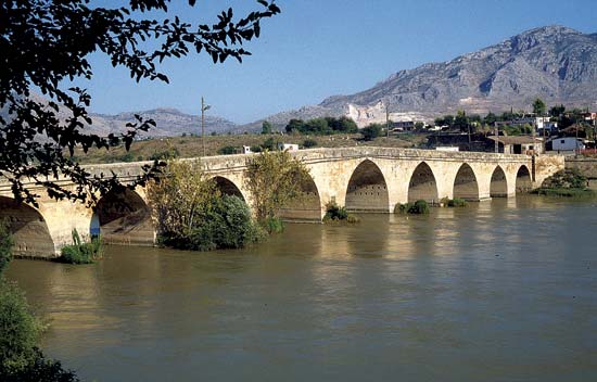 Misis Bridge Ceyhan river..jpg