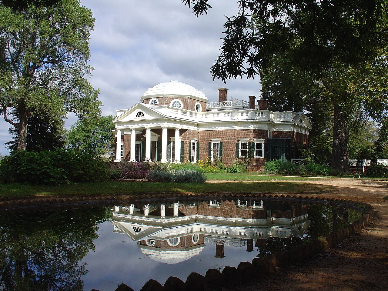 Monticello_reflected.JPG