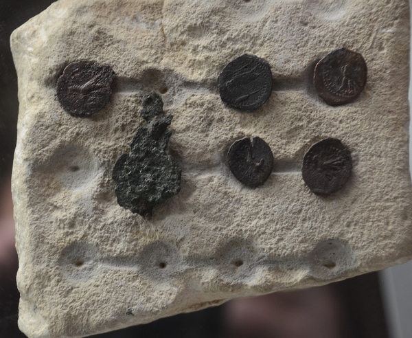 mould_for_casting_coins_ptolemaic_cmn.jpg