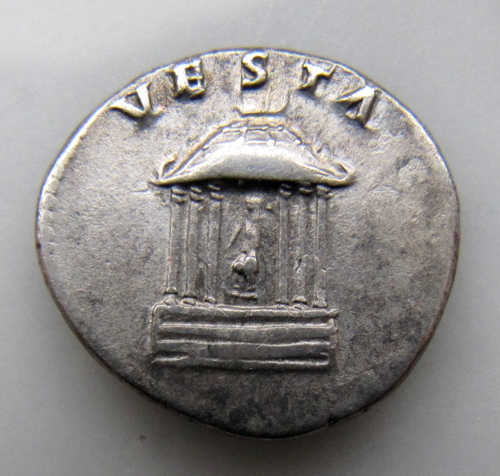 Nero Vesta Rev - 1_opt.jpg