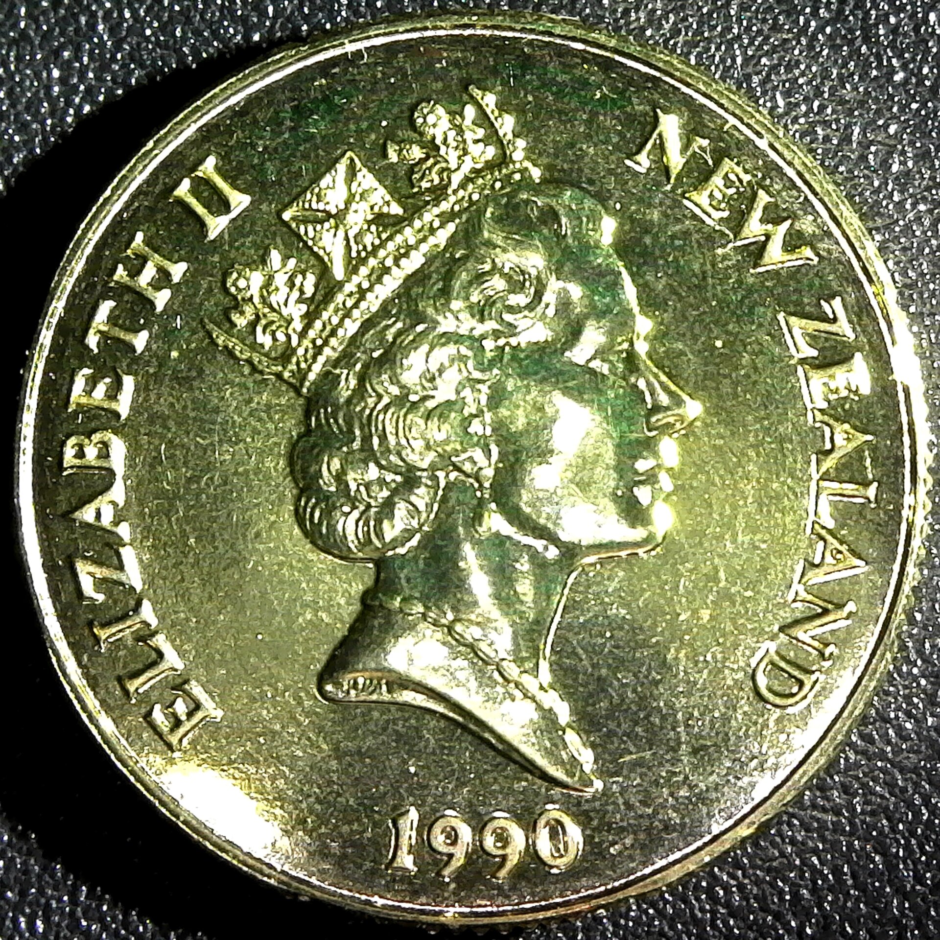 New Zealand One Dollar 1990 obv.jpg