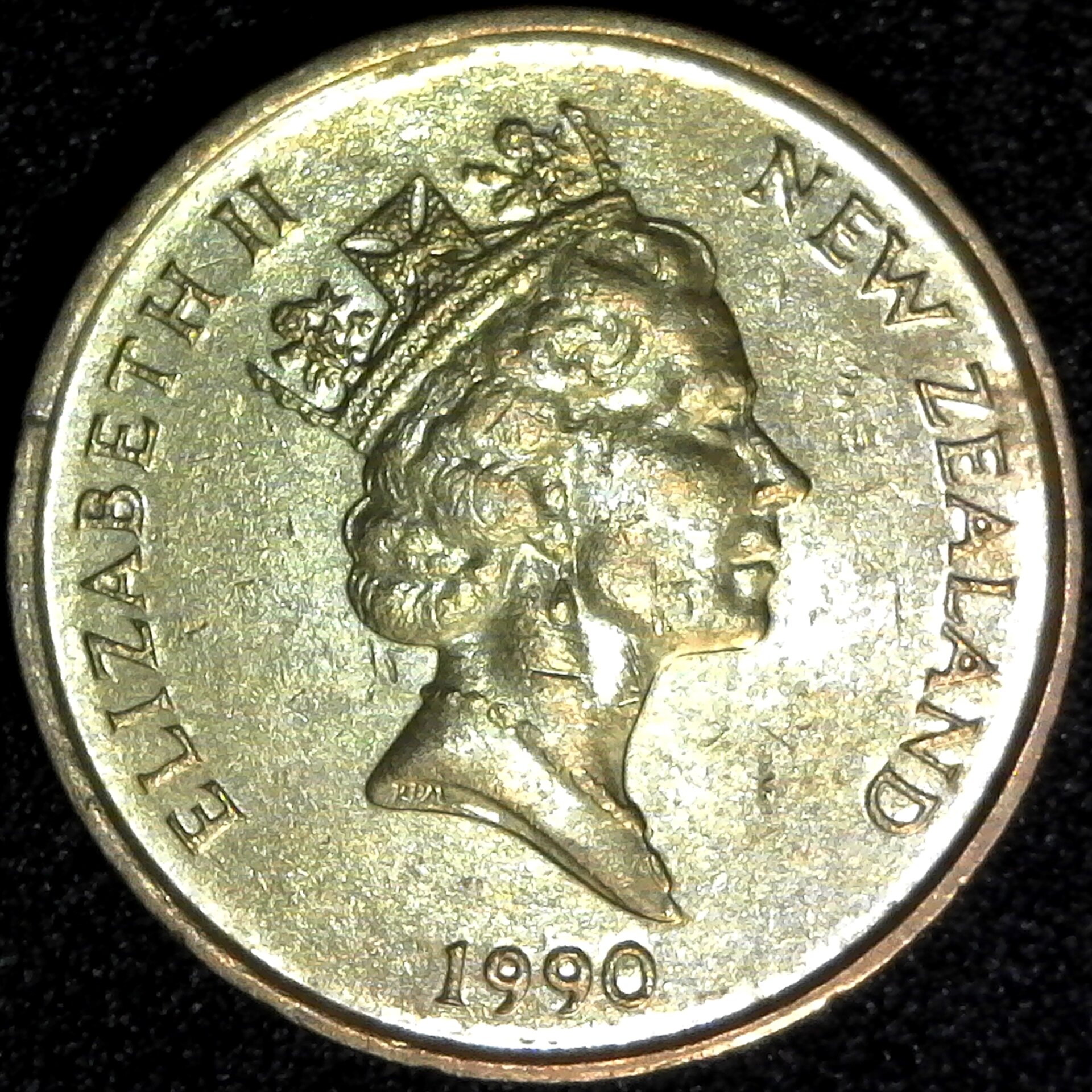 New Zealand Two Dollars 1990 obv.jpg