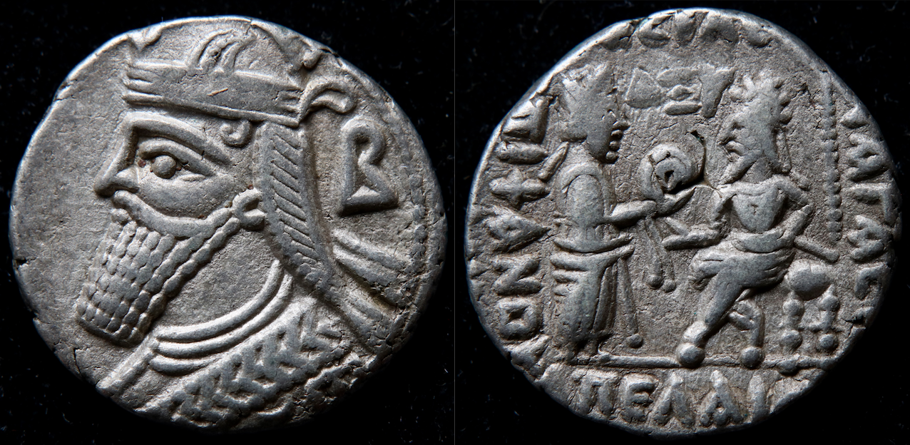 Orient, Antike – Parther, Vologases IV Tetradrachme.png