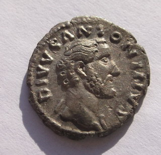 originalslika-Divus-Antoninus-srebrni-denar-R--136424871.jpg