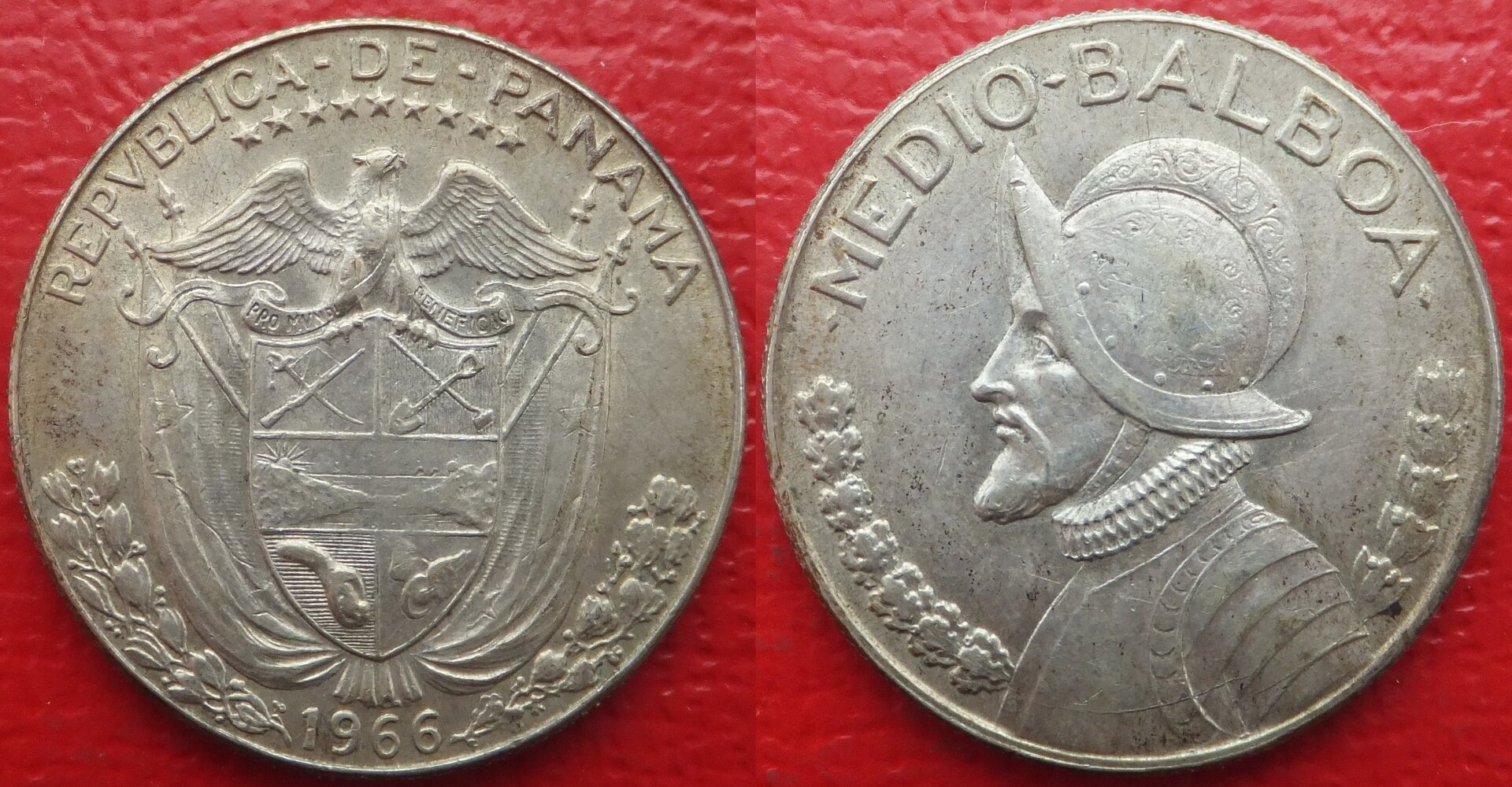 Panama ½ balboa 1966 (3).jpg
