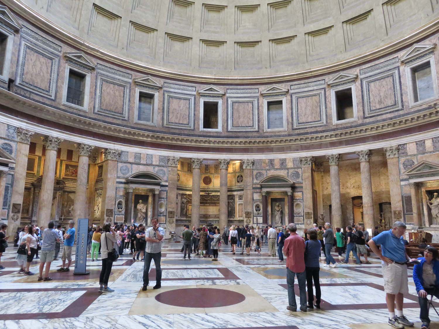 Pantheon inside.jpg