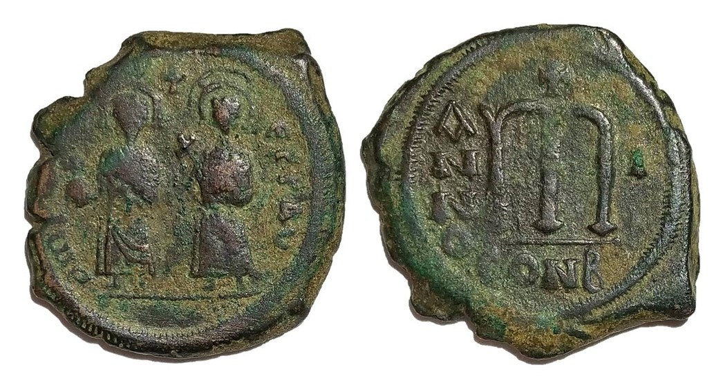 Phocas and Leontia follis Constantinople.jpg