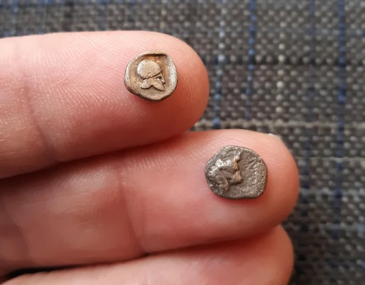 Phokis Hemiobols in hand e.jpg