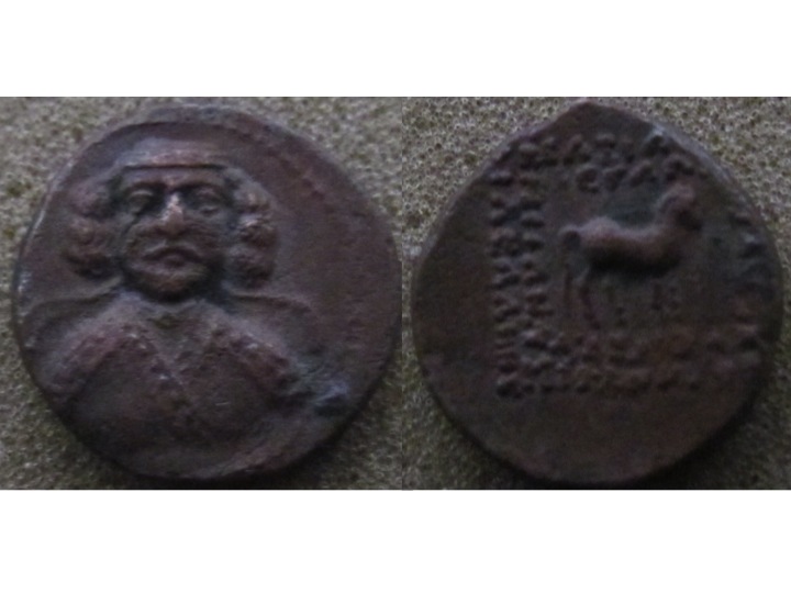 Phraates III facing AE.jpg