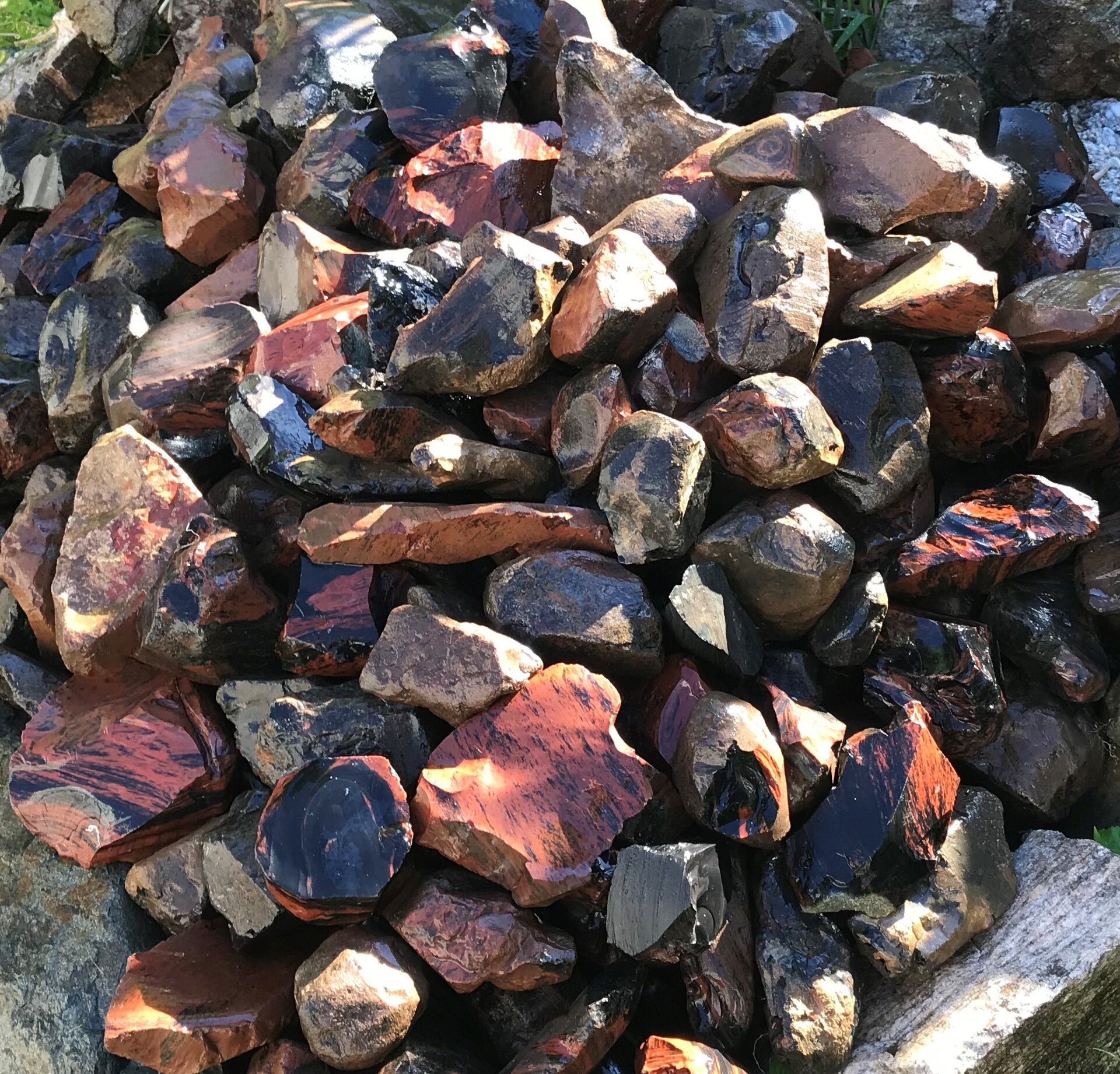 Pile of Obsidian close up.jpg