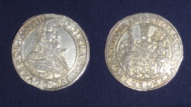 Poland_Pom_thaler_1633_both_800px.jpg