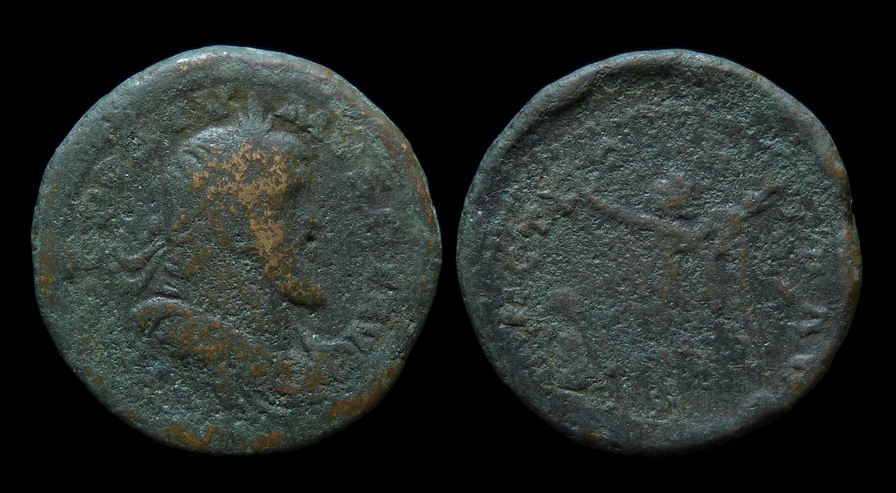 Postumus - Sestertius Victory 352.jpg