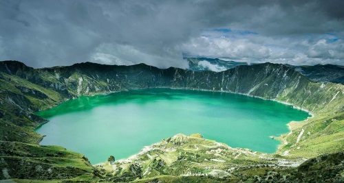 Quilotoa Lake in the Andean Mountains, Ecuador, SA..jpg