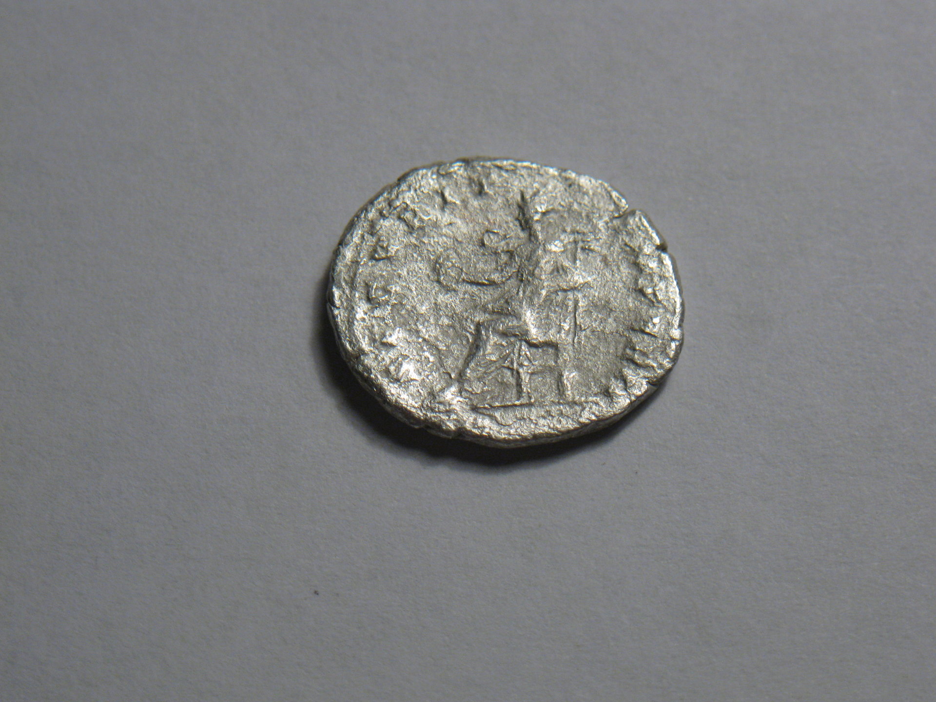 Quintillus antoninanus Geta denarius 009.JPG