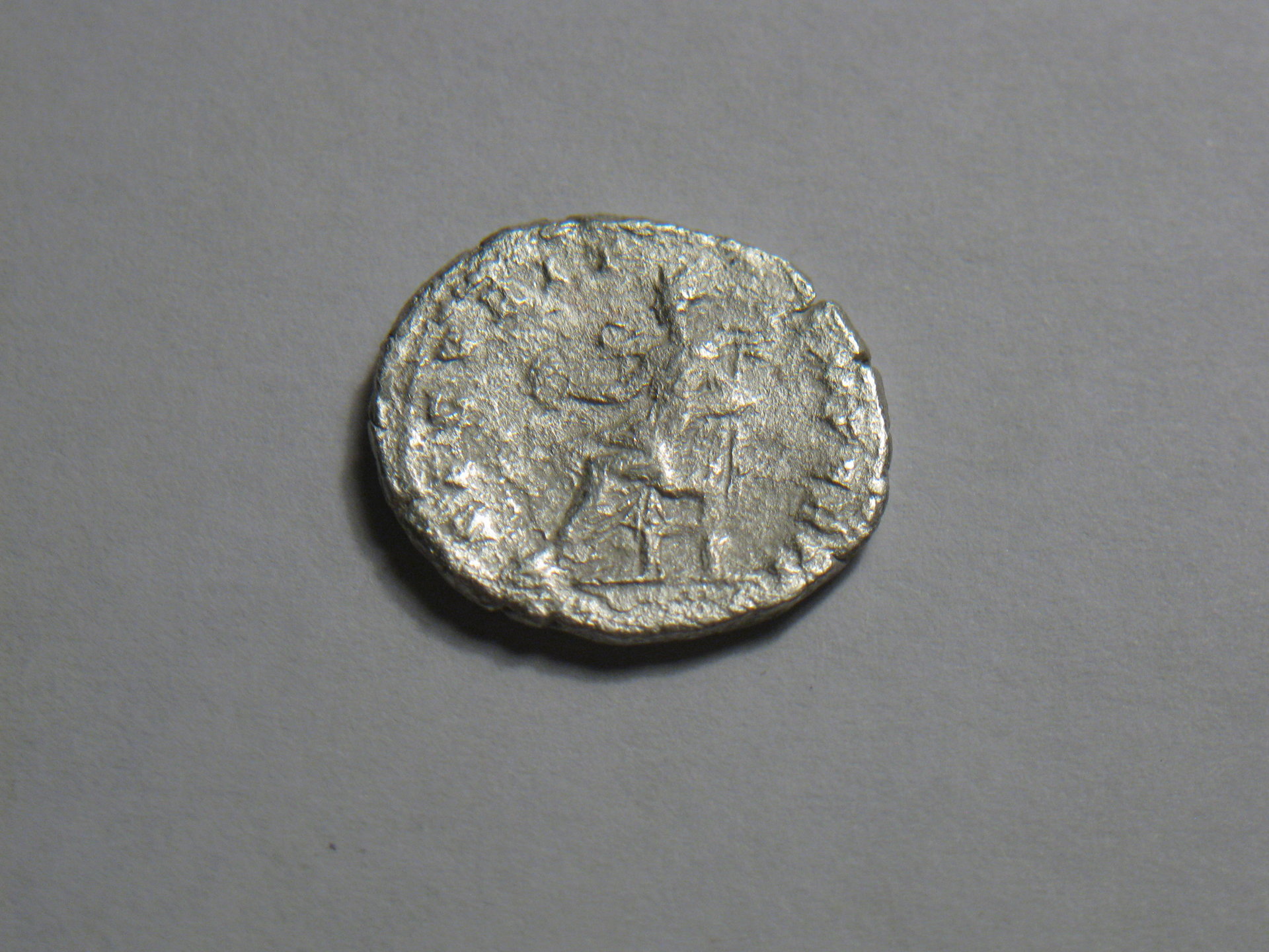 Quintillus antoninanus Geta denarius 010.JPG