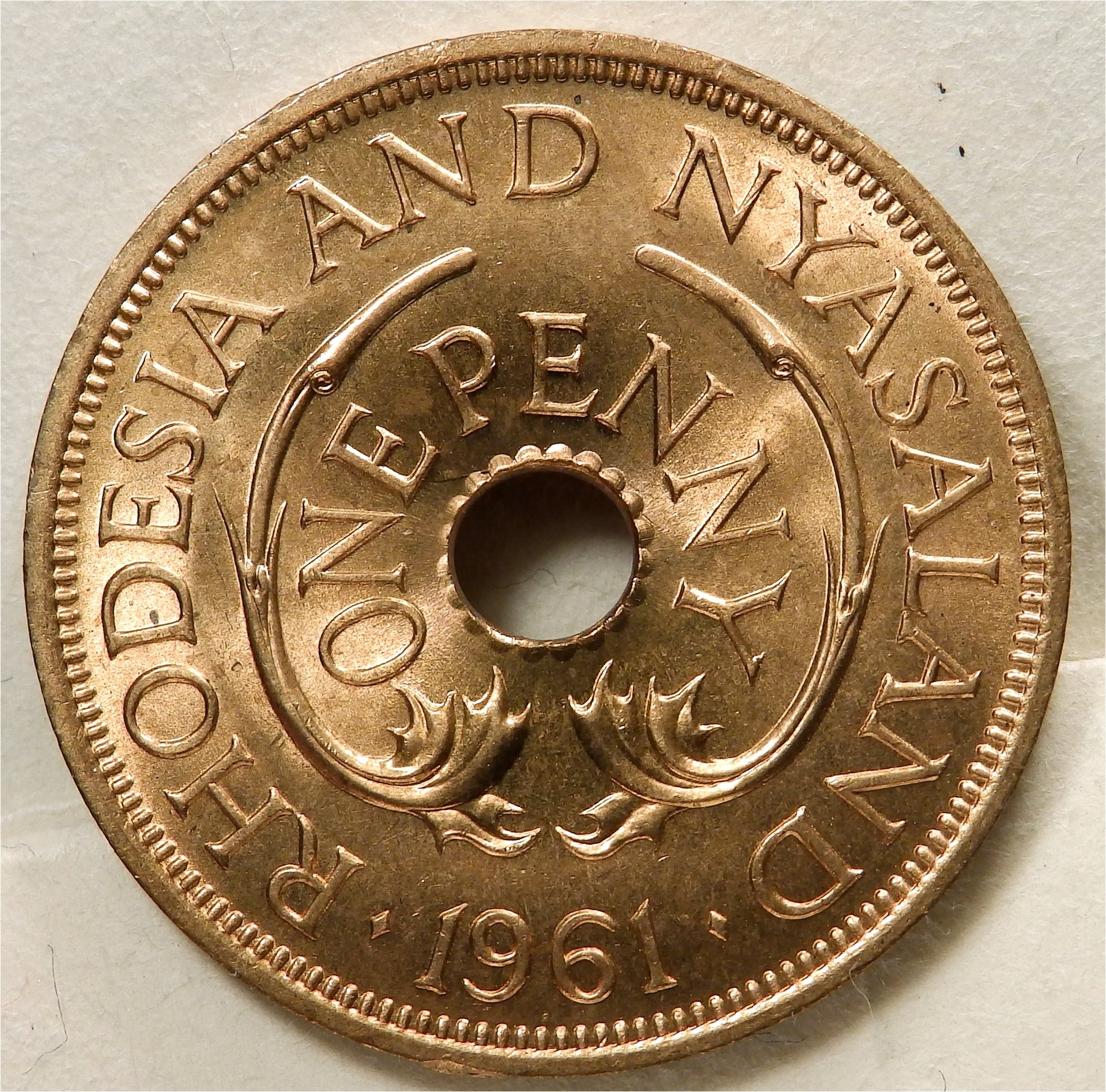 Rhodesia & Nyasaland 1961 rev.jpg