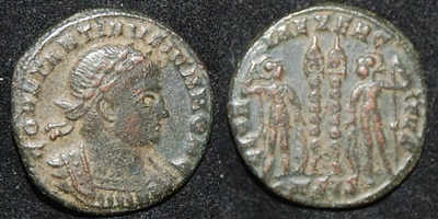 RI Constantine II 337-340 CE AE3 GLORIA EXERCITVS Glory to the Army 2 Soldiers 2 Standards.jpg