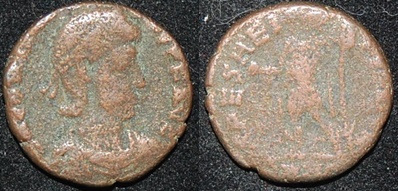 RI Constantius II 337-361 CE AE 4 Emperor stndg holding globe.jpg