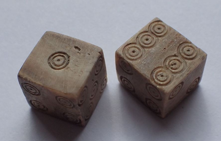 RI Pair of Roman dice 1st -3rd century 10mm Bone.JPG