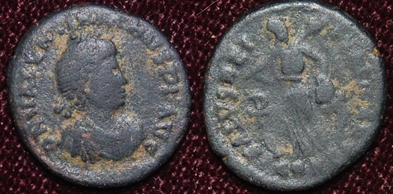 RI Valentinian II AE 13mm Salus CHI-RHO.jpg